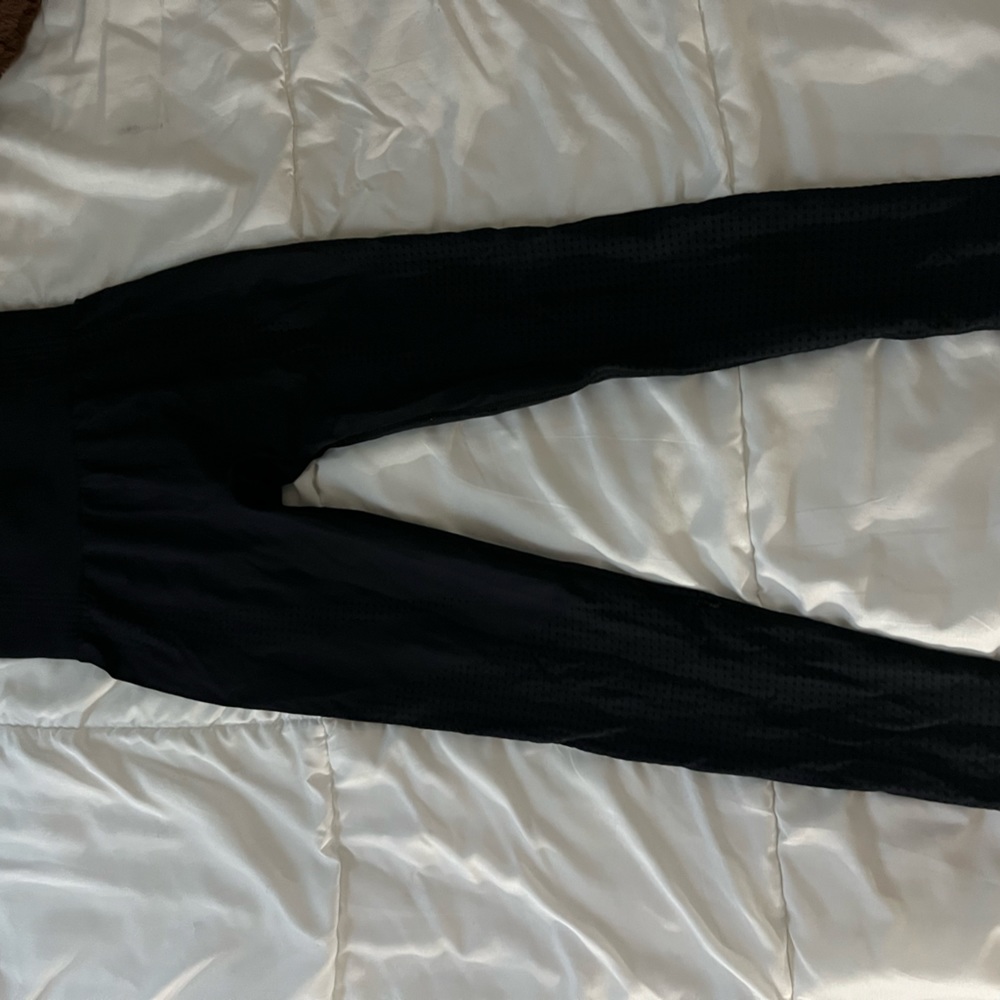Black leggings size small.